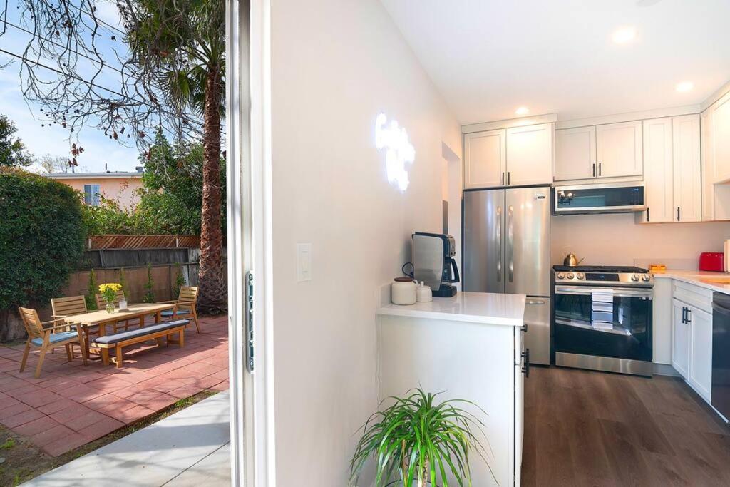 Beautiful 3 Bed 1 Bath Designer Home + Hot Tub ลอสแอนเจลิส ภายนอก รูปภาพ