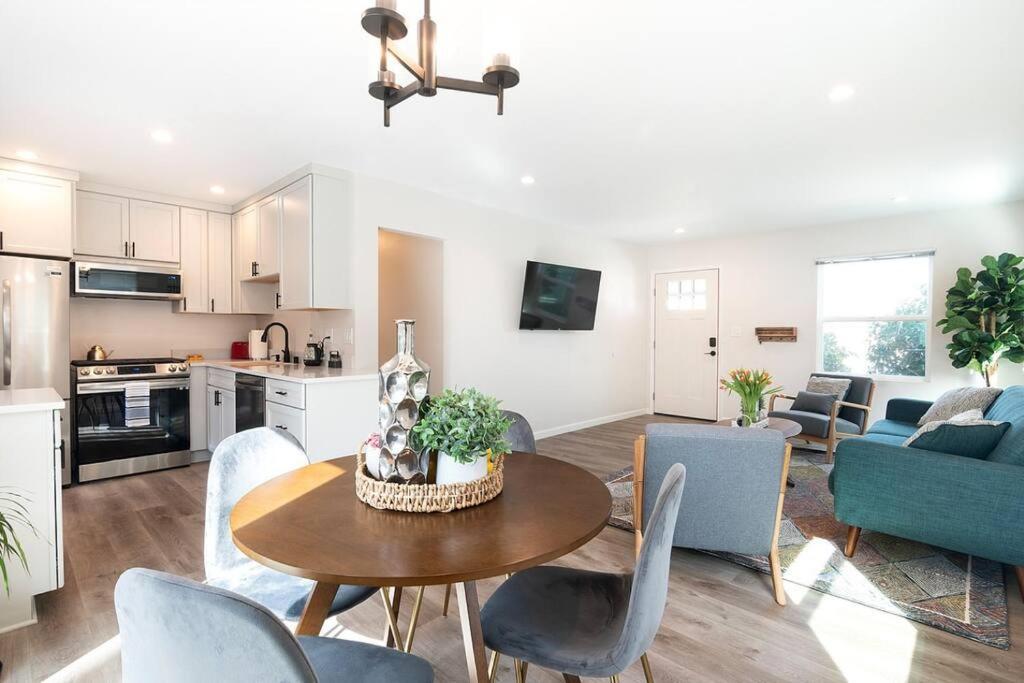 Beautiful 3 Bed 1 Bath Designer Home + Hot Tub ลอสแอนเจลิส ภายนอก รูปภาพ
